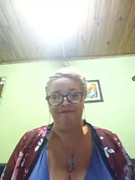Snapshot of momismilf544 chatting on April 26, 2026, 5:21 pm momismilf544 online show from April 26, 2026, 5:21 pm