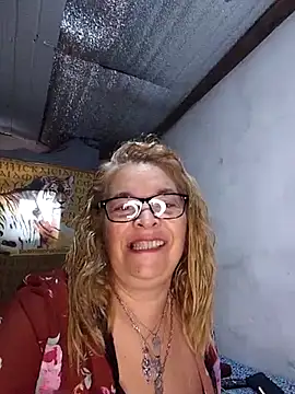 Snapshot of momismilf544 chatting on May 7, 2026, 2:22 pm momismilf544 online show from May 7, 2026, 2:22 pm
