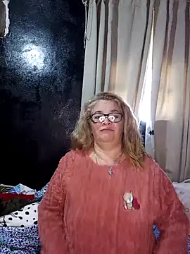 Snapshot of momismilf544 chatting on May 10, 2026, 4:45 pm momismilf544 online show from May 10, 2026, 4:45 pm