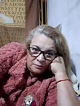 Snapshot of momismilf544 chatting on May 17, 2026, 10:33 am momismilf544 online show from May 17, 2026, 10:33 am