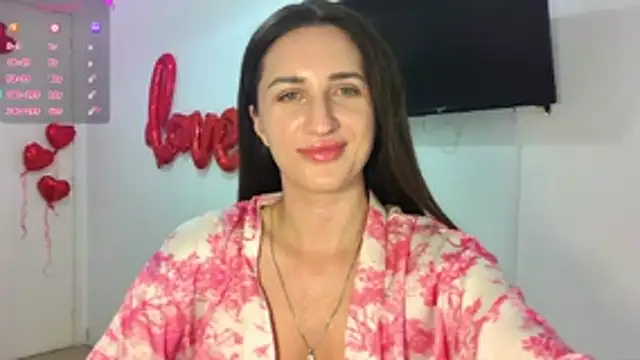 EveLuxe01 online show from April 4, 2026, 4:04 pm