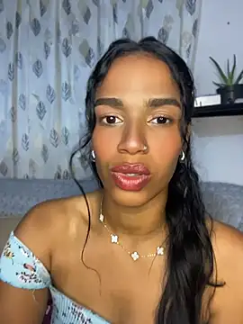 Snapshot of FlorSalvaje_ chatting on July 13, 2026, 12:13 am FlorSalvaje online show from July 13, 2026, 12:13 am