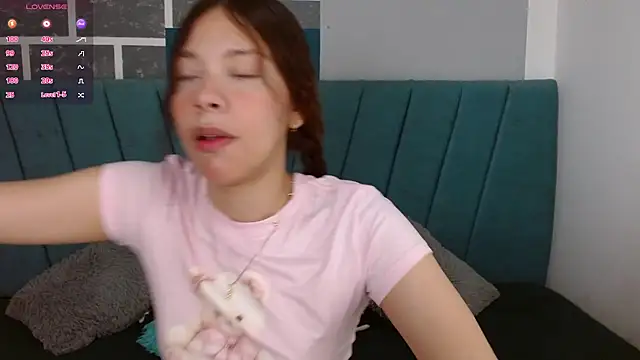 Snapshot of Sweet_kitty_05 chatting on March 10, 2026, 11:43 pm Sweet kitty 05 online show from March 10, 2026, 11:43 pm