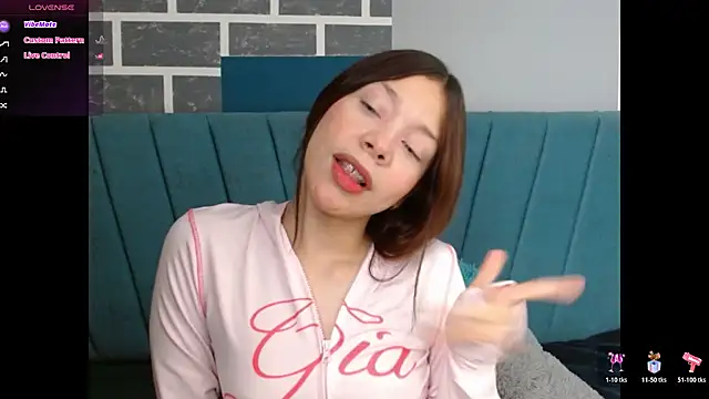 Snapshot of Sweet_kitty_05 chatting on April 10, 2026, 11:53 pm Sweet kitty 05 online show from April 10, 2026, 11:53 pm