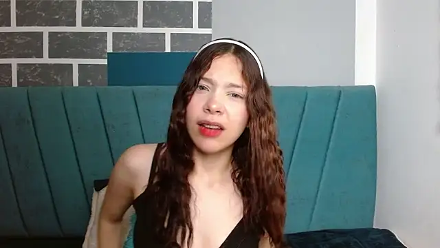 Snapshot of Sweet_kitty_05 chatting on April 15, 2026, 12:50 am Sweet kitty 05 online show from April 15, 2026, 12:50 am