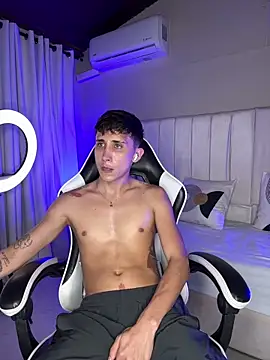 Snapshot of Rome_cortes chatting on March 3, 2026, 10:26 pm Rome cortes online show from March 3, 2026, 10:26 pm