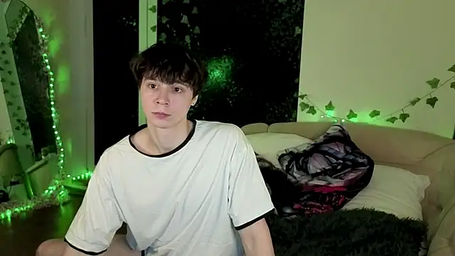 AnthonyCuutie online show from April 15, 2026, 6:48 pm