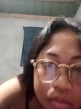 angelpinay44 online show from April 5, 2026, 4:59 pm