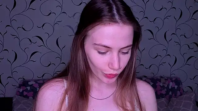 Snapshot of Luxwyverna chatting on May 18, 2026, 2:01 pm Luxwyverna online show from May 18, 2026, 2:01 pm