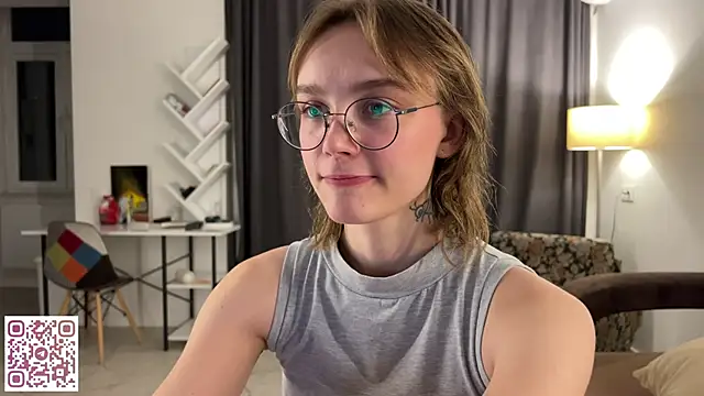 Snapshot of Lolatatee chatting on May 7, 2026, 5:29 pm Lolatatee online show from May 7, 2026, 5:29 pm