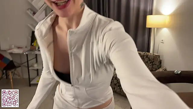 Snapshot of Lolatatee chatting on May 15, 2026, 5:31 pm Lolatatee online show from May 15, 2026, 5:31 pm