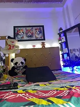 Antonella-smitt online show from March 19, 2026, 1:37 pm