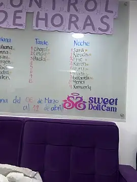   Nahomy online show from April 7, 2026, 11:32 am