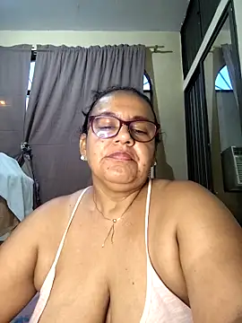 Snapshot of Roxy_77 chatting on March 8, 2026, 11:25 am Roxy 77 online show from March 8, 2026, 11:25 am