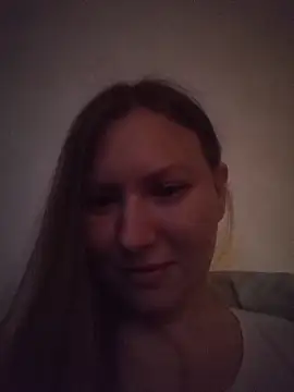 Snapshot of August_Shine chatting on April 23, 2026, 6:32 pm August Shine online show from April 23, 2026, 6:32 pm