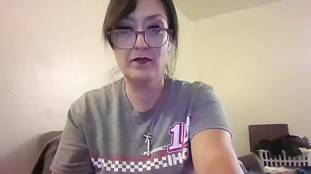 eleanorrox915 online show from April 21, 2026, 3:13 am