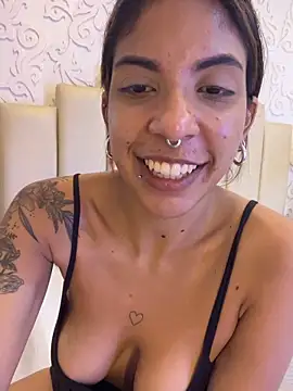 Snapshot of VioletaHills_ chatting on April 28, 2026, 2:55 pm VioletaHills online show from April 28, 2026, 2:55 pm