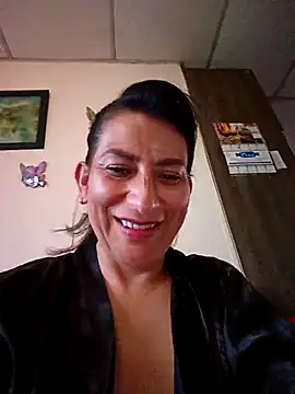 Snapshot of Lucia_Rios chatting on April 21, 2026, 10:56 pm Lucia Rios online show from April 21, 2026, 10:56 pm