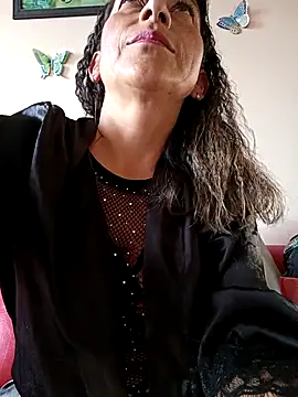 Snapshot of Lucia_Rios chatting on April 22, 2026, 10:33 pm Lucia Rios online show from April 22, 2026, 10:33 pm