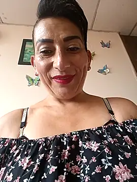 Snapshot of Lucia_Rios chatting on April 23, 2026, 9:39 pm Lucia Rios online show from April 23, 2026, 9:39 pm