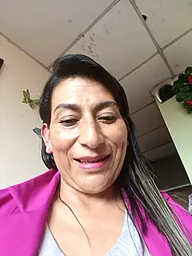 Snapshot of Lucia_Rios chatting on May 1, 2026, 10:03 pm Lucia Rios online show from May 1, 2026, 10:03 pm