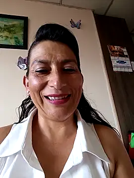 Snapshot of Lucia_Rios chatting on May 4, 2026, 9:22 pm Lucia Rios online show from May 4, 2026, 9:22 pm