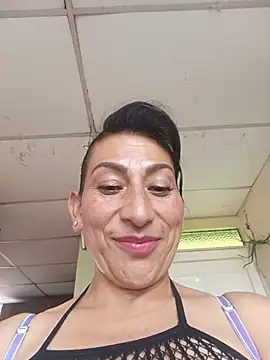 Snapshot of Lucia_Rios chatting on June 4, 2026, 8:26 pm Lucia Rios online show from June 4, 2026, 8:26 pm