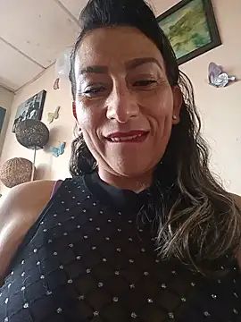 Snapshot of Lucia_Rios chatting on June 5, 2026, 10:37 pm Lucia Rios online show from June 5, 2026, 10:37 pm
