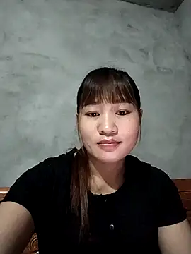 Snapshot of Lilinn_ chatting on April 16, 2026, 10:23 pm Lilinn online show from April 16, 2026, 10:23 pm