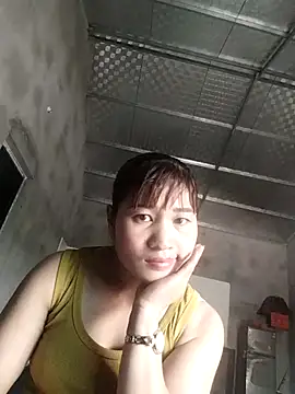 Snapshot of Lilinn_ chatting on April 18, 2026, 4:38 am Lilinn online show from April 18, 2026, 4:38 am