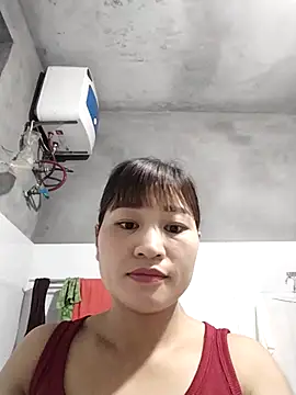 Snapshot of Lilinn_ chatting on April 19, 2026, 10:23 pm Lilinn online show from April 19, 2026, 10:23 pm