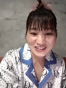 Snapshot of Lilinn_ chatting on April 23, 2026, 12:29 pm Lilinn online show from April 23, 2026, 12:29 pm