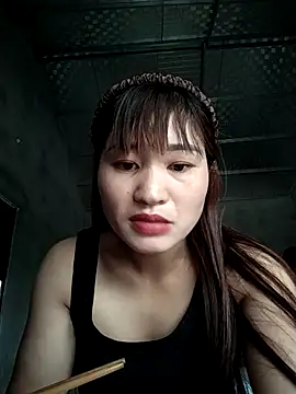 Snapshot of Lilinn_ chatting on April 26, 2026, 4:54 am Lilinn online show from April 26, 2026, 4:54 am