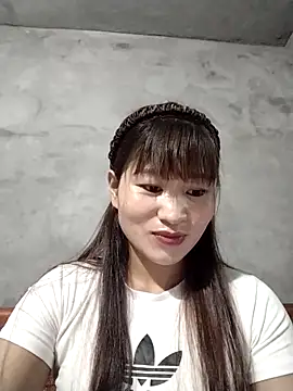 Snapshot of Lilinn_ chatting on April 28, 2026, 12:53 am Lilinn online show from April 28, 2026, 12:53 am