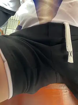 hoang15075 online show from March 18, 2026, 1:09 am