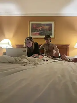 Darkcrowncouple online show from February 28, 2026, 1:45 pm