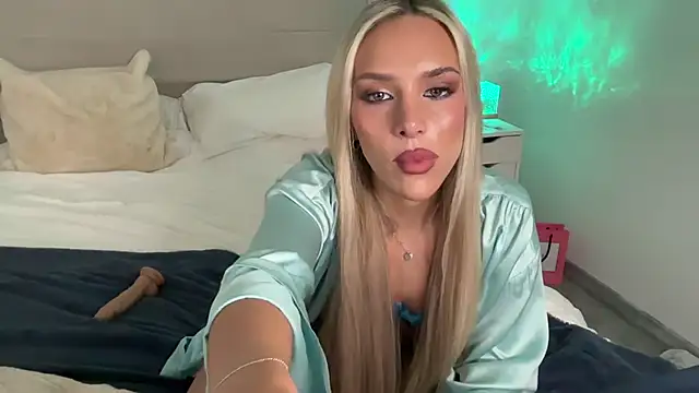 Snapshot of Naughtyblondex chatting on June 3, 2026, 6:57 pm Naughtyblondex online show from June 3, 2026, 6:57 pm