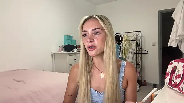 Snapshot of Naughtyblondex chatting on July 15, 2026, 10:48 pm Naughtyblondex online show from July 15, 2026, 10:48 pm