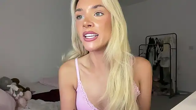 Snapshot of Naughtyblondex chatting on July 30, 2026, 9:58 pm Naughtyblondex online show from July 30, 2026, 9:58 pm