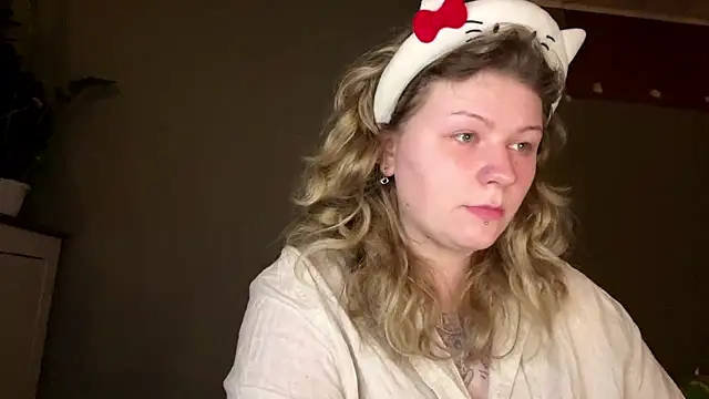 YoungAlina online show from April 15, 2026, 10:32 pm