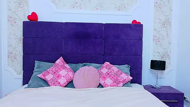 RaysaDrake online show from April 15, 2026, 3:57 am