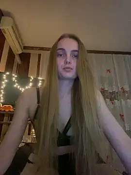 LunaVey online show from May 12, 2026, 6:38 pm
