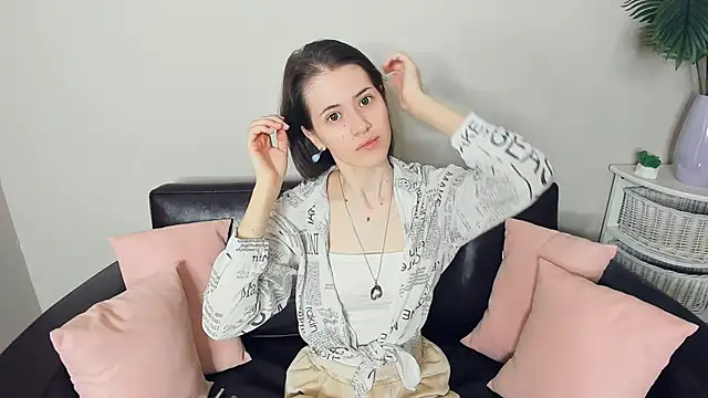 OdiIiaChavarria online show from March 6, 2026, 6:43 am