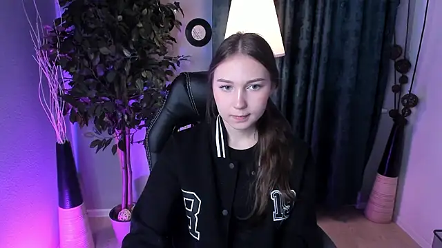 Snapshot of OliviaLang chatting on March 6, 2026, 11:39 am OliviaLang online show from March 6, 2026, 11:39 am