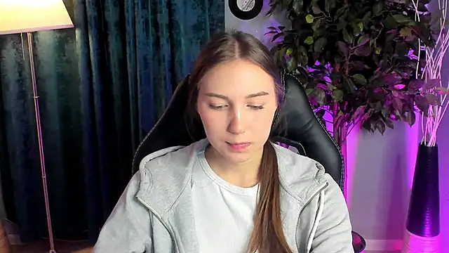 Snapshot of OliviaLang chatting on March 23, 2026, 11:14 am OliviaLang online show from March 23, 2026, 11:14 am