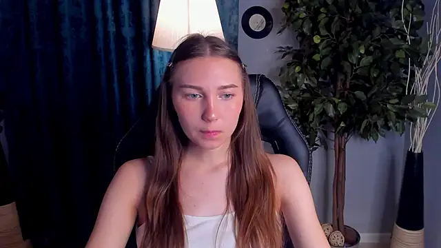 Snapshot of OliviaLang chatting on April 3, 2026, 11:30 am OliviaLang online show from April 3, 2026, 11:30 am