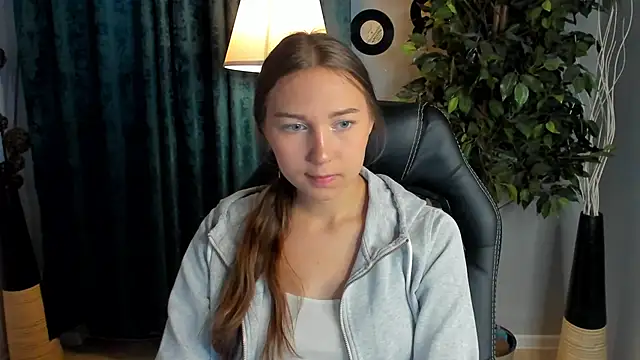 Snapshot of OliviaLang chatting on May 14, 2026, 10:55 am OliviaLang online show from May 14, 2026, 10:55 am
