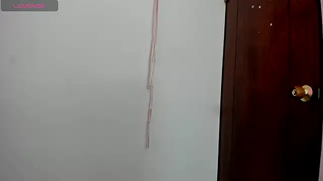 Nahomy Collins  online show from April 26, 2026, 2:20 am