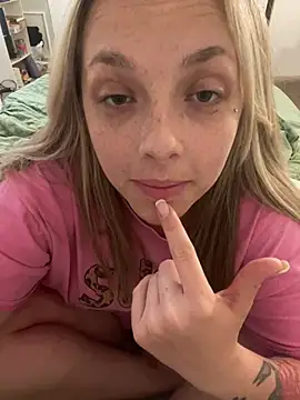 Snapshot of imkhloe chatting on April 13, 2026, 10:37 pm imkhloe online show from April 13, 2026, 10:37 pm