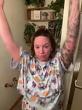 lexxyypnw online show from May 13, 2026, 6:49 pm